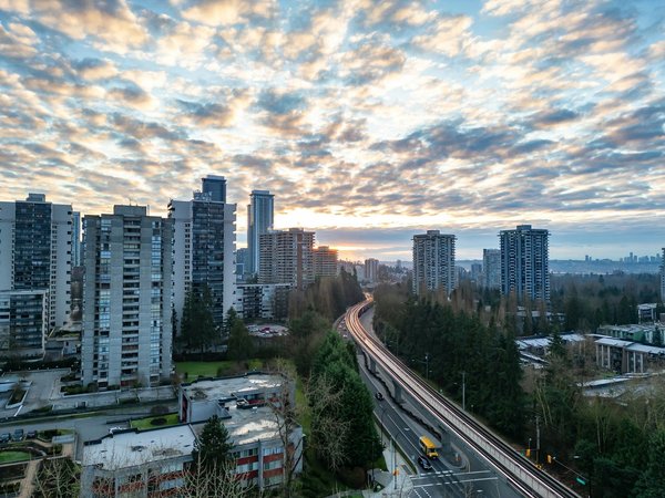 Wie kann man eine stilvolle und gleichzeitig nachhaltige Schwangerschaftsgarderobe kreieren?