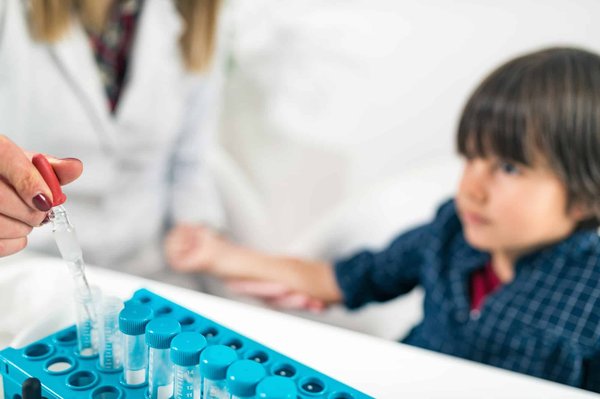 Wie erkenn ich eine Futtermittelunverträglichkeit bei meiner Katze?